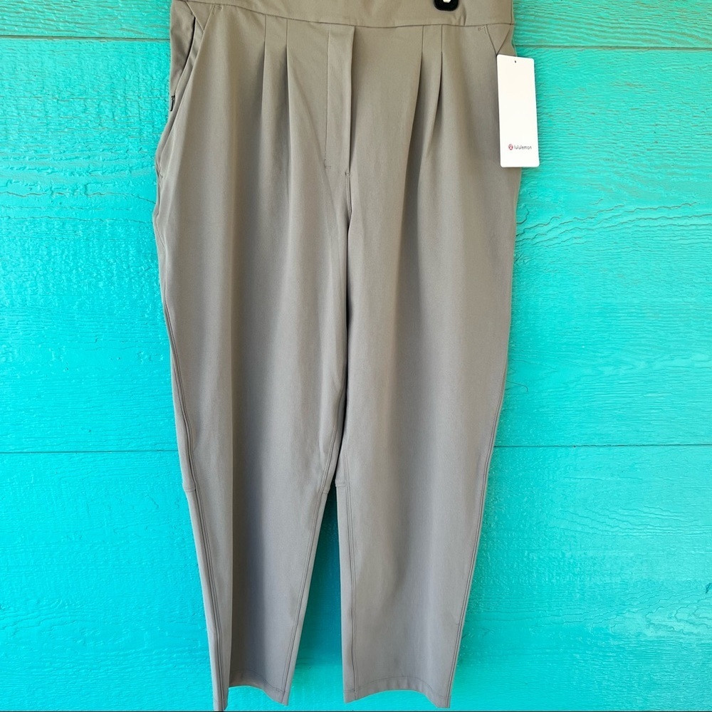 LULULEMON ESSENTIAL HIGH RISE TROUSER IN CARBON DUST NWT